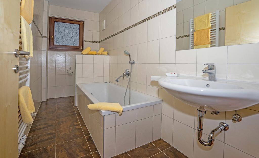 Haus Stampfer Hotel Weissensee Ruang foto
