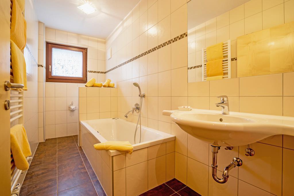 Haus Stampfer Hotel Weissensee Ruang foto