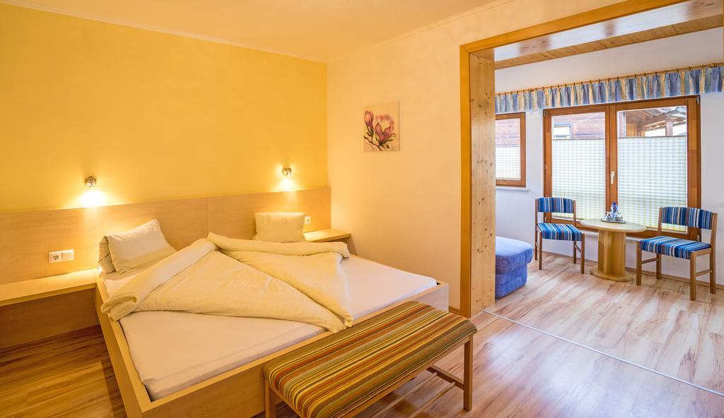 Haus Stampfer Hotel Weissensee Ruang foto