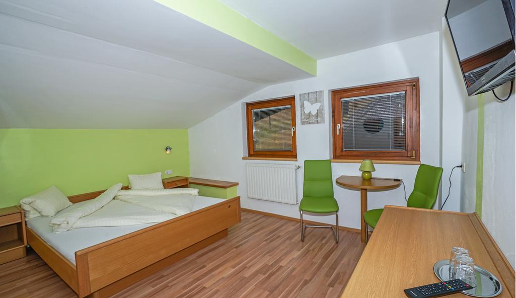 Haus Stampfer Hotel Weissensee Ruang foto